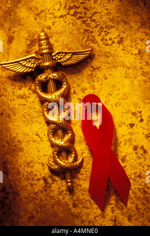 Caduceo e nastro di Aids Foto Stock