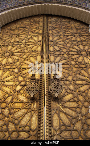 Fes el Bali, Marocco. Le porte principali al Dar El Makhzen palace Foto Stock