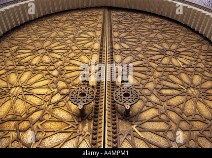Fes el Bali, Marocco. Le porte principali al Dar El Makhzen palace Foto Stock