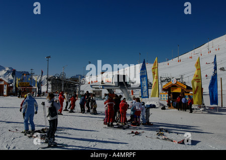 Sciare a Alpe d Huez ski area nelle Alpi francesi Foto Stock