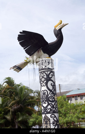 Borneo malese Belaga Sarawak hornbill monumento simbolo della città Foto Stock