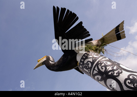 Borneo malese Belaga Sarawak hornbill monumento simbolo della città Foto Stock