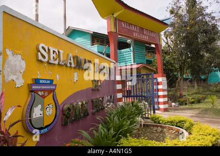Borneo malese Sarawak Belaga scuola locale di ingresso Foto Stock