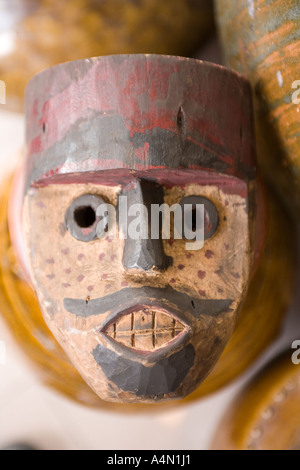 Borneo malese Sarawak Artigianato scultura tribale maschera di danza Foto Stock