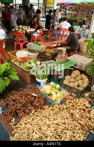 Borneo malese Sarawak Kuching mercato domenicale di stallo vegetale Foto Stock