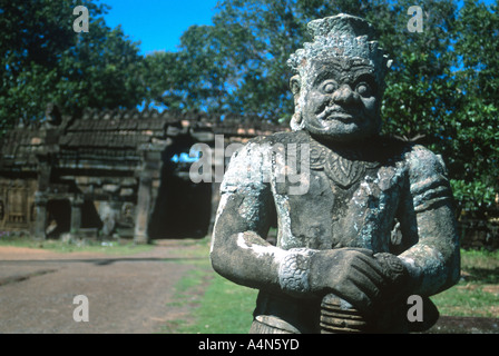 Cambogia vicino a Kompong Cham Wat Nokor Statua di ingresso Foto Stock