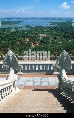 Cambogia Phnom Udong vedute della campagna cambogiana e passaggi etc fino alla collina di Phnom Preah raggiungere Throap Foto Stock