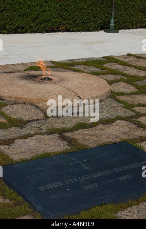 Il presidente John F Kennedy luogo di sepoltura presso il Cimitero Nazionale di Arlington a Washington DC Foto Stock