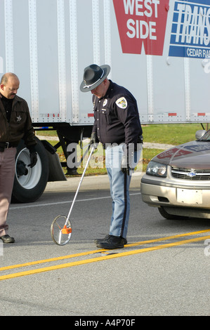 Semi rimorchio del trattore si ribalta causando un incidente con lesioni Foto Stock