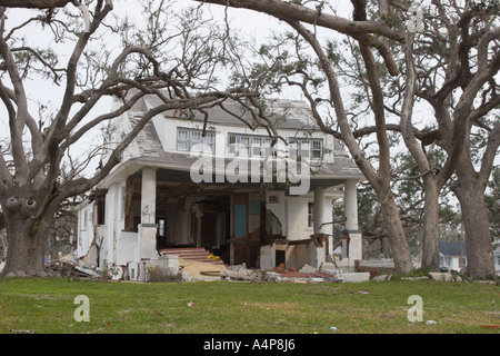 Il piano inferiore della casa sulla spiaggia di Biloxi, Mississippi, è stato devastato dall'uragano Katrina che ha devastato la costa del Golfo del Mississippi Foto Stock