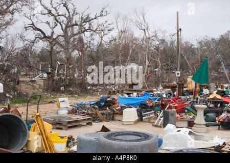 Area di stoccaggio per beni personali trovati in conseguenze dell'Uragano Katrina per Biloxi MS Foto Stock