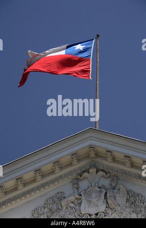 Cileno battenti bandiera su un edificio in Santiago del Cile in Sud America Foto Stock