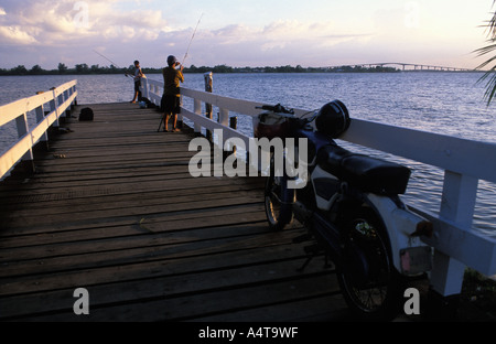 Paramaribo la pesca nel fiume Suriname Foto Stock