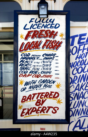 Cafe segno pubblicità Pesce e Patatine Southend Pier Essex Inghilterra Foto Stock