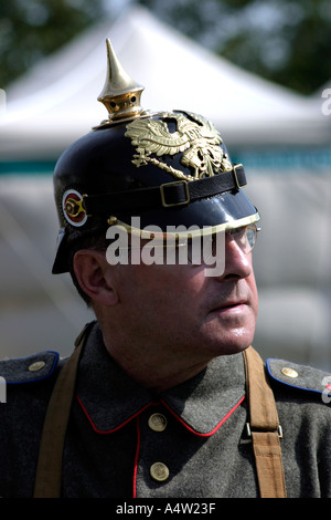 Attore vestito come soldato tedesco dalla prima guerra mondiale Foto Stock