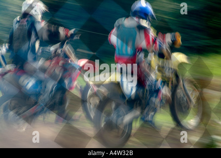 Bandiera a scacchi vincere perdere il rischio dello sport estremo motor cross X moto dirt bike scramble estremo rischio vincere perdere grip perdente pneumatico sport di fango Foto Stock