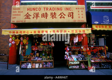 Storefront, Hunco Trading Inc, negozio di articoli da regalo, cinese-owned business, Chinatown, Manhattan, New York, New York, Stati Uniti, America del Nord Foto Stock