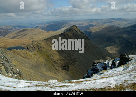 Bordo di estensione, Helvellyn, dal luccio Nethermost d'inverno. Parco Nazionale del Distretto dei Laghi, Cumbria, Inghilterra, Regno Unito, Europa. Foto Stock