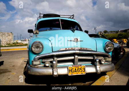 Vecchio American Plymouth auto in Havana, Cuba Foto Stock