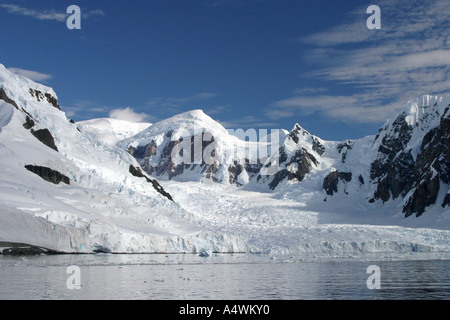 Canale di Lemaire,lato ripido canale tra stand isola e la penisola antartica spesso chiamato "Kodak Alley' ! Foto Stock