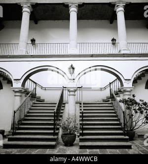 Fotografia di viaggio - città di Oaxaca in stato di Oaxaca in Messico in Latino America centrale. Scalinata di architettura edificio coloniale di storia Foto Stock