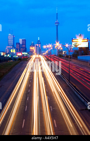 Gardiner Expressway, CN Tower, Toronto, Ontario, Canada Foto Stock