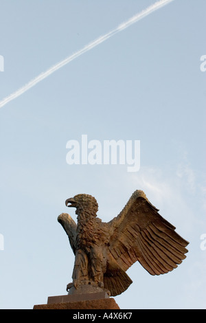 Germania, DEU, Schleswig-Holstein, Heikendorf, 8.10.2005. Eagle scultura di commemorazione navale tedesco morti il Memoriale della Seconda Guerra Mondiale Foto Stock