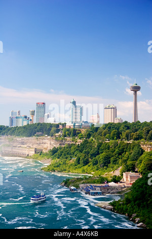 Le cascate, la Torre Skylon, Fiume Niagara, la Domestica della Foschia, Niagara Falls, Ontario, Canada Foto Stock