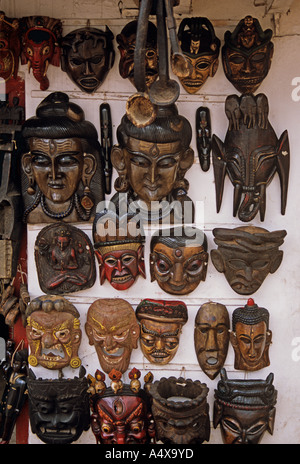 Visualizzazione delle maschere presso un negozio Durbar squar Foto Stock