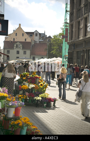 Scena di strada in Riga s Old Town Lettonia Foto Stock