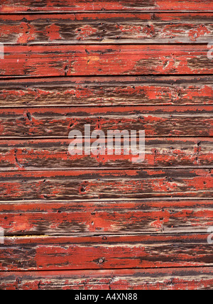 Legno a spiovente sul lato del vecchio granaio rosso Valle Gallatin Montana USA Foto Stock