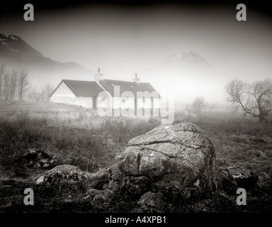Black Rock Cottages e Glencoe Highlands della Scozia in Scozia Gran Bretagna REGNO UNITO Foto Stock