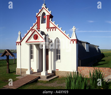 GB - Orkney Islands: la famosa Cappella italiana costruita da prigionieri di guerra italiani a Lamb Holm sulla terraferma Foto Stock