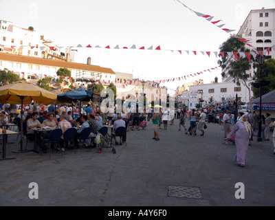 Gibilterra per coloro che godono di una Street Party per celebrare il vostro 300 della dominazione britannica, 2004, Foto Stock