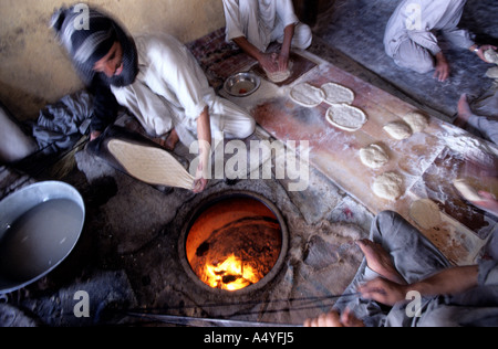 Kabul, pane fornai al lavoro Foto Stock