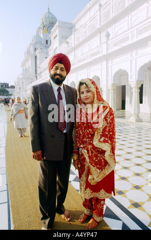 Amritsar punjab India Golden Tempio Sri Harmandir sposa e lo sposo Foto Stock