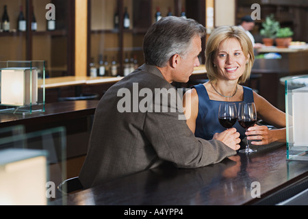 Coppia matura in un bar Foto Stock