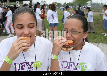 Miami Florida,MetroZoo,Metro Zoo,Drug Free Youth in Town DFYIT club,anti-dipendenza programma organizzazione no profit,teen teen teenage teenager teenager Foto Stock