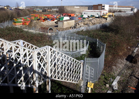 Vista dal ponte ferroviario sulla zona industriale di Swindon Wiltshire Foto Stock
