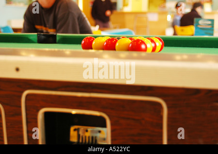 Tavolo da biliardo con sfera impostato Foto Stock