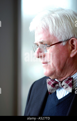Solo uso editoriale ex American talk show host e Connecticut resident Phil Donahue rende l'aspetto in Milford, Ct. nel 2006 Foto Stock
