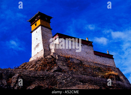 Yumbu Lakang Palace, il primo palazzo, monastero Buddista, vicino alla città di Tsedang, Yarlung Valley, regione autonoma del Tibet, Tibet, Cina e Asia Foto Stock