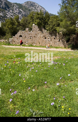 Olympos vicino a Kemer sud della Turchia Antalya città antica con lo scavo Foto Stock