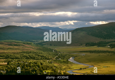 Valle di dee vicino a Braemar in Scozia Foto Stock