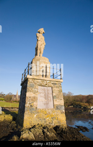 Nelson della statua monumento all'ammiraglio Horatio Nelson accanto a Stretto di Menai a Llanfairpwllgwyngyll Anglesey North Wales UK Gran Bretagna Foto Stock