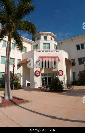 Le palme nel paesaggio della città di Port Saint Lucie Municipio Saint Lucie County Florida St Foto Stock