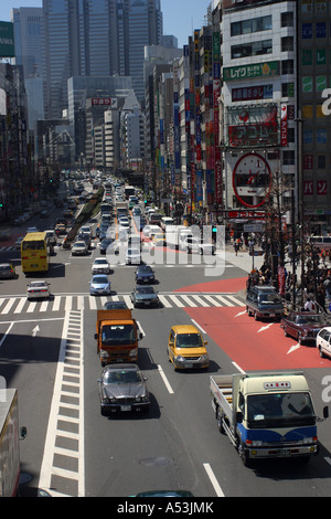 Tokyo Japan travel edificio commerciale traffico auto giorno street paesaggio occupato Foto Stock