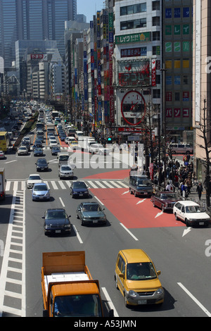 Tokyo Japan travel edificio commerciale traffico auto giorno street paesaggio occupato Foto Stock