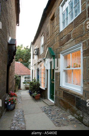 Robin cappe Bay, GBR, 17. Agosto 2005 - piccola strada nel piccolo villaggio Robin cappe Bay. Foto Stock