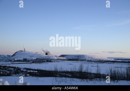 Arctic tramonto a Kiruna Svezia s più settentrionale della città e la più grande miniera di ferro in scandinvia nel circolo polare artico di lapla svedese Foto Stock